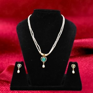 Emerald Whisper Pearl Set