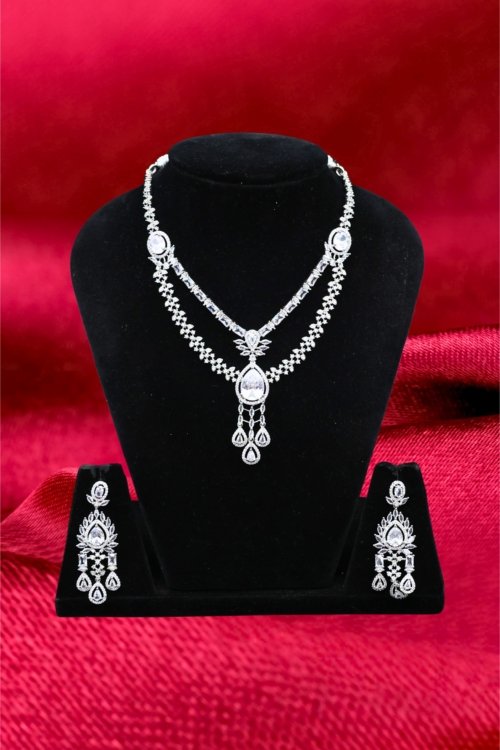 AD Necklace White