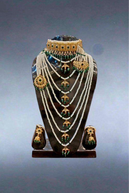Nawab-E-Zamrud Pearl Set