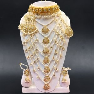 Aishwariya Pearl Set