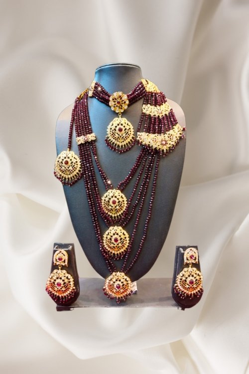 The Nizami Heirloom Maroon Rani Haar Set