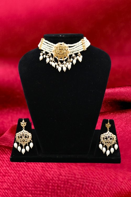 Noor-E-Moti Choker Set