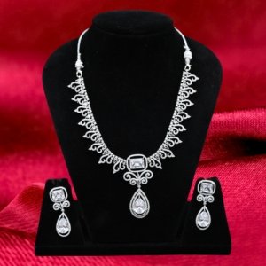 AD Necklace White