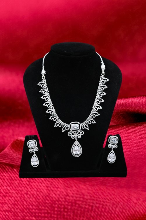 AD Necklace White